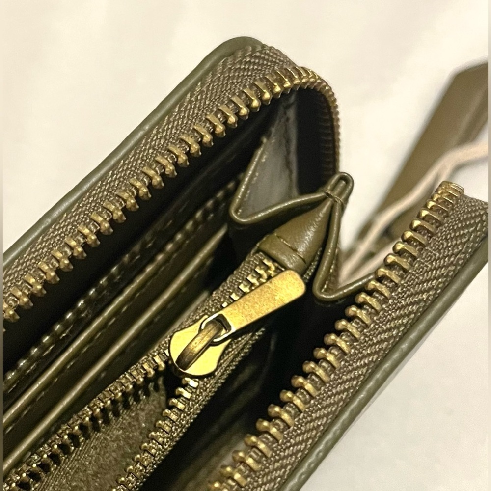 Universal Thread Olive Green Wallet with Gold Zipper Accents New with Tags NWT - Picture 12 of 14